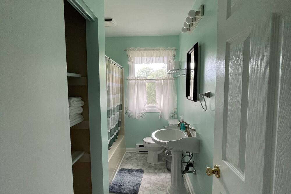 Photo of Bathroom in Drayden