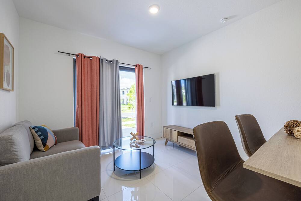 Photo of Livingroom in Central Fort Lauderdale
