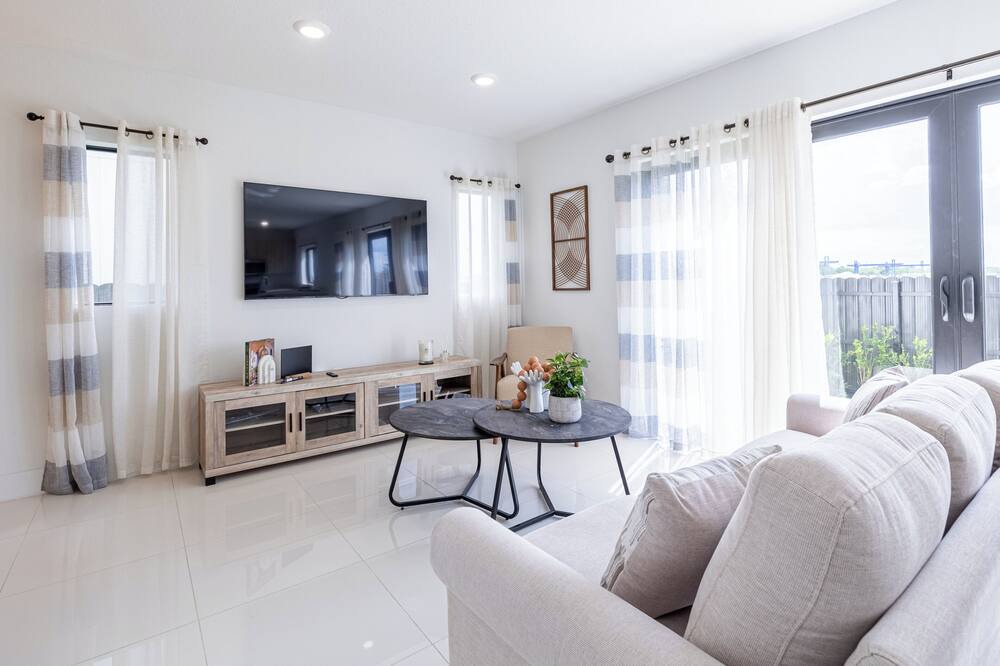 Photo of Livingroom in Central Fort Lauderdale