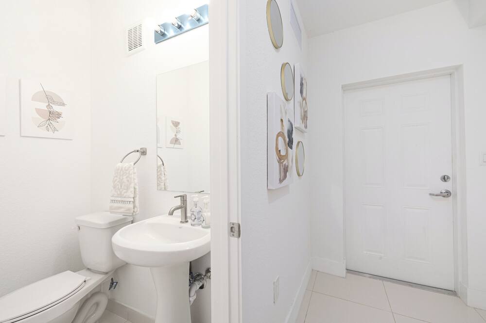 Photo of Bathroom in Central Fort Lauderdale