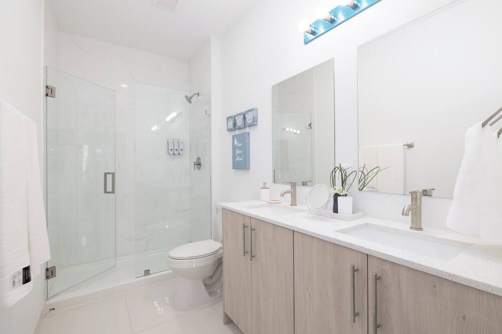 Photo of Bathroom in Central Fort Lauderdale