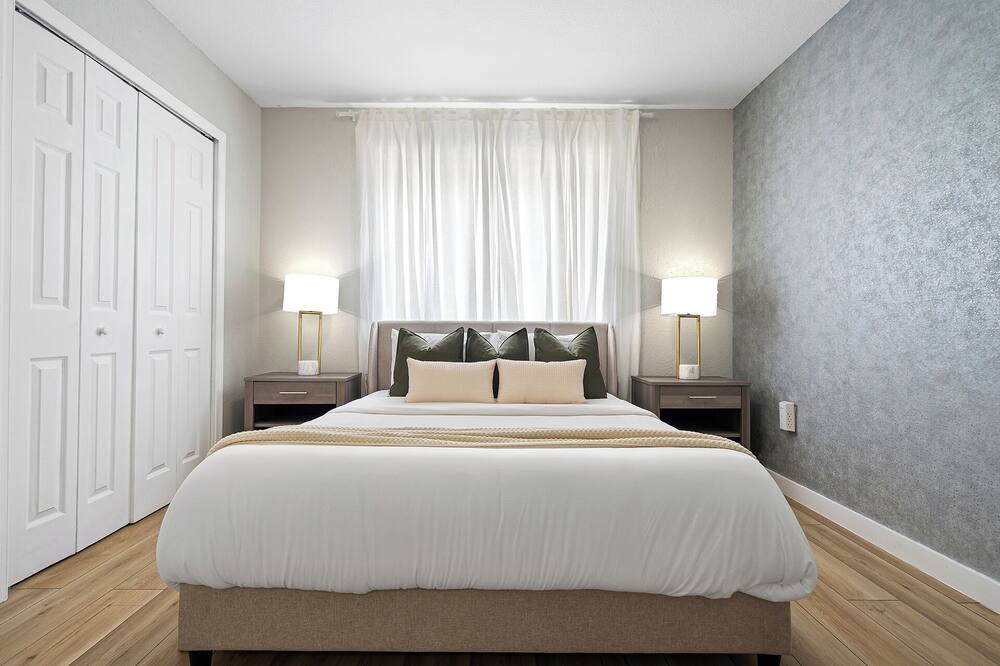 Photo of Bedroom in Hialeah