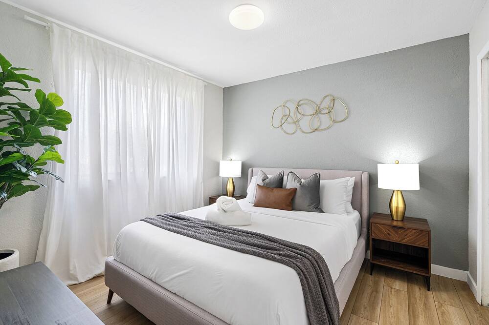 Photo of Bedroom in Hialeah