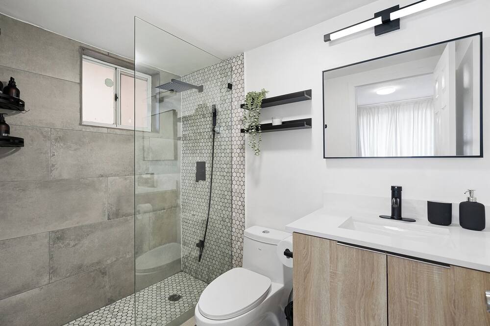 Photo of Bathroom in Hialeah