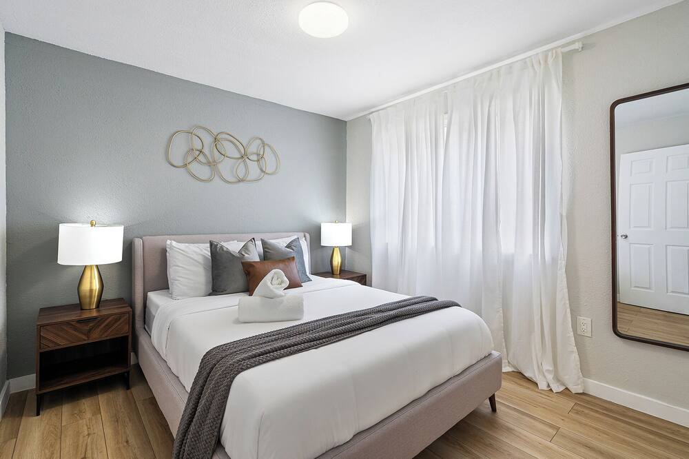 Photo of Bedroom in Hialeah