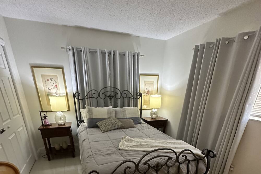 Photo of Bedroom in Imperial Point