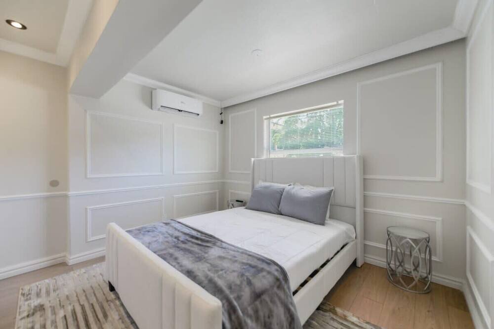 Photo of Bedroom in Middle River Terrace