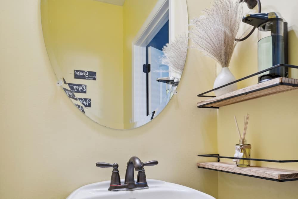 Photo of Bathroom in Newark