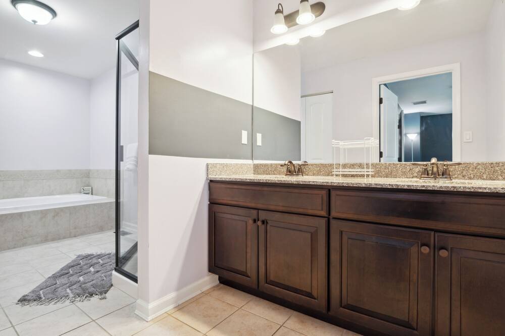 Photo of Bathroom in Newark