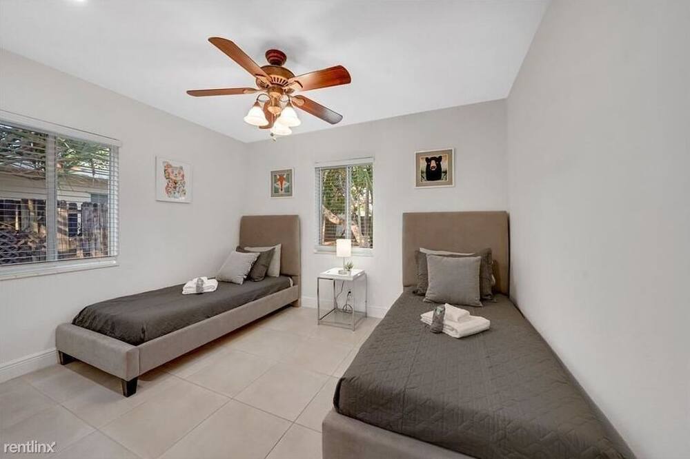 Photo of Others in Poinsettia Heights