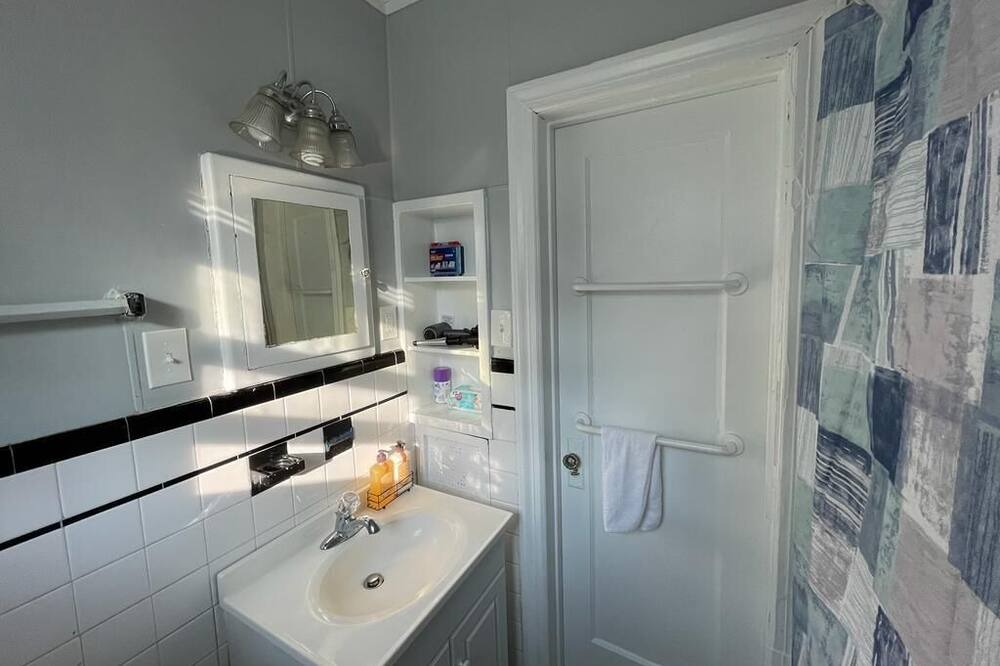 Photo of Bathroom in Albany