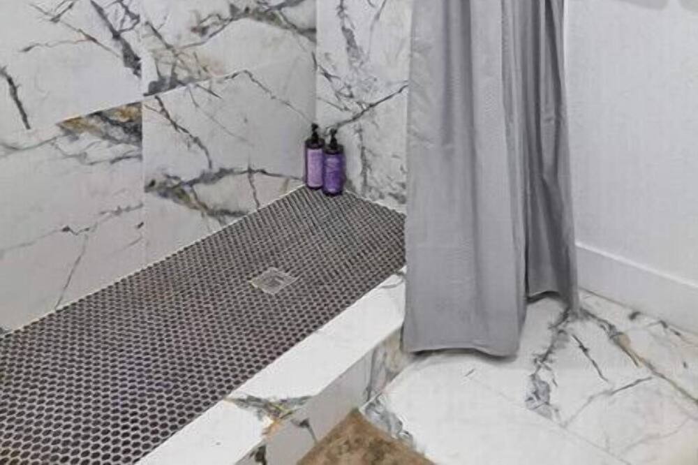 Photo of Bathroom in Highland Garden