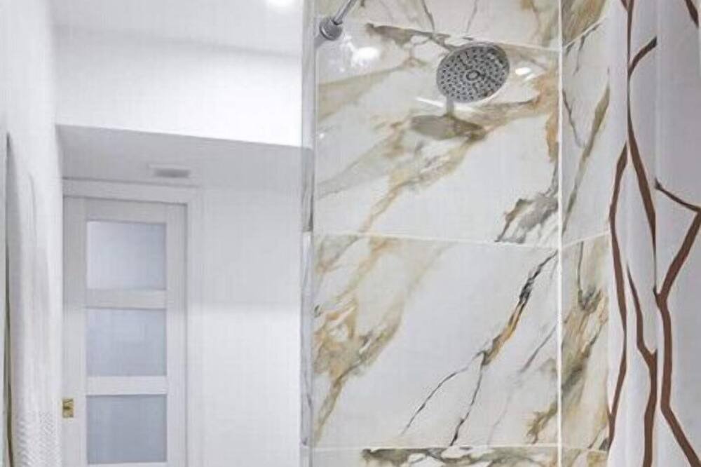 Photo of Bathroom in Highland Garden