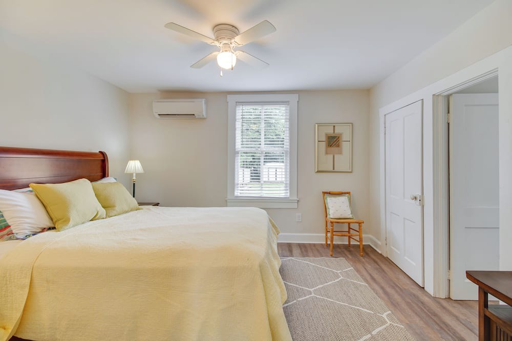 Photo of Bedroom in Issue