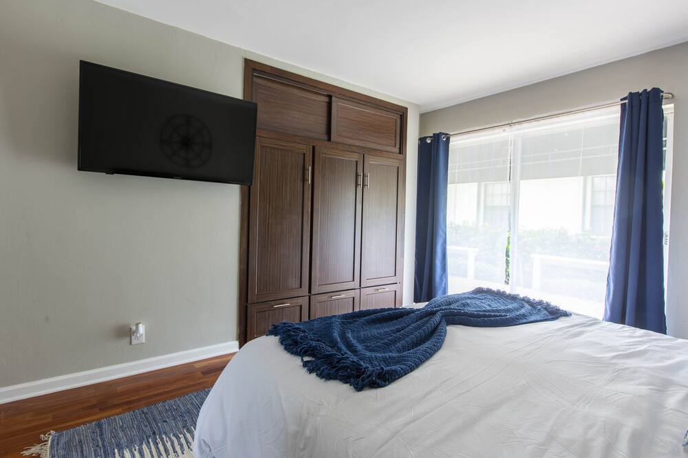 Photo of Bedroom in Hendricks and Venice Isles