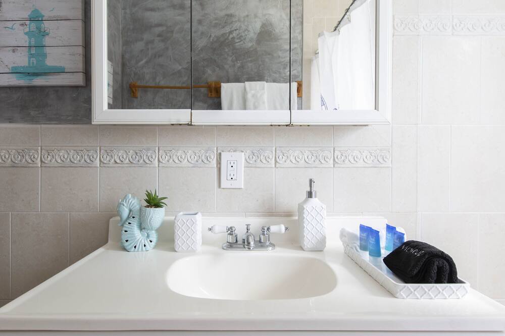 Photo of Bathroom in Hendricks and Venice Isles