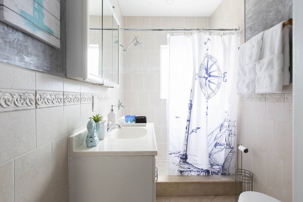 Photo of Bathroom in Hendricks and Venice Isles