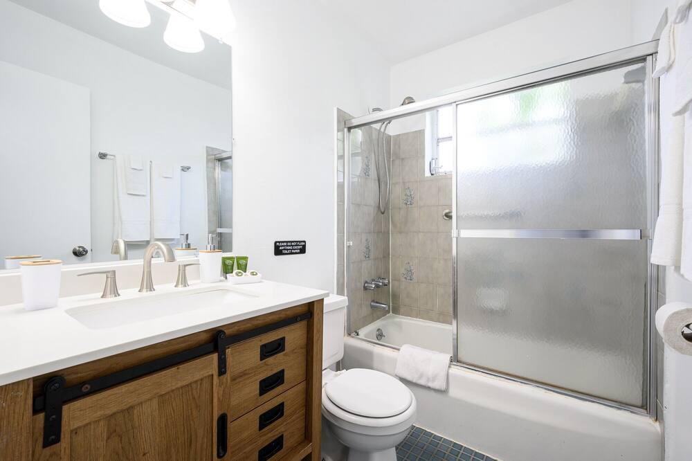 Photo of Bathroom in Driftwood