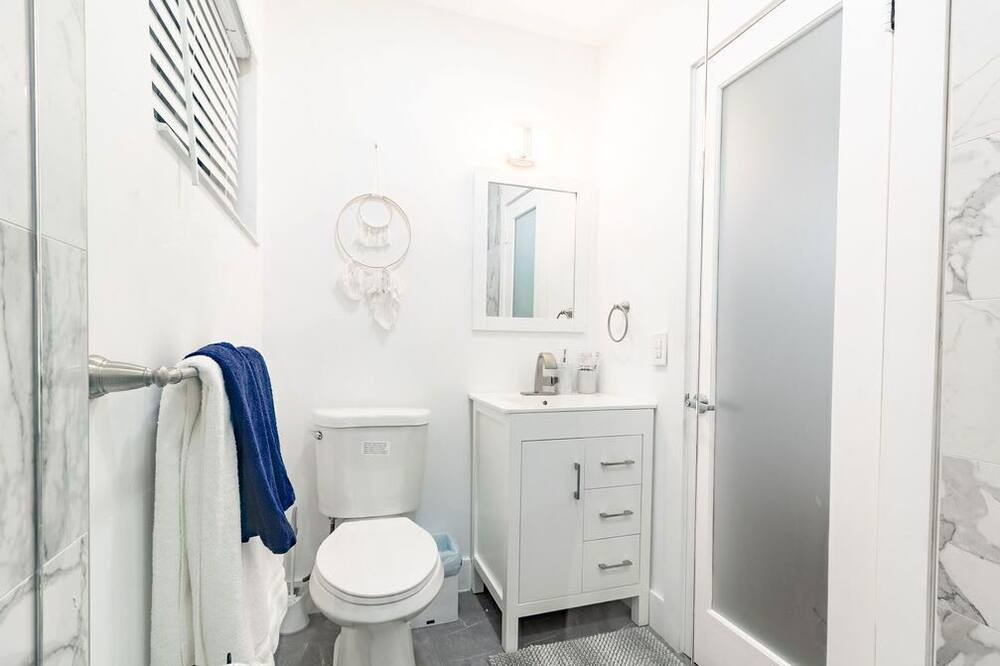 Photo of Bathroom in Biscayne Park