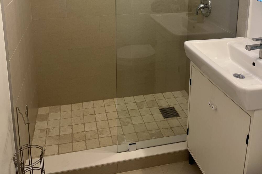Photo of Bathroom in Highland Garden