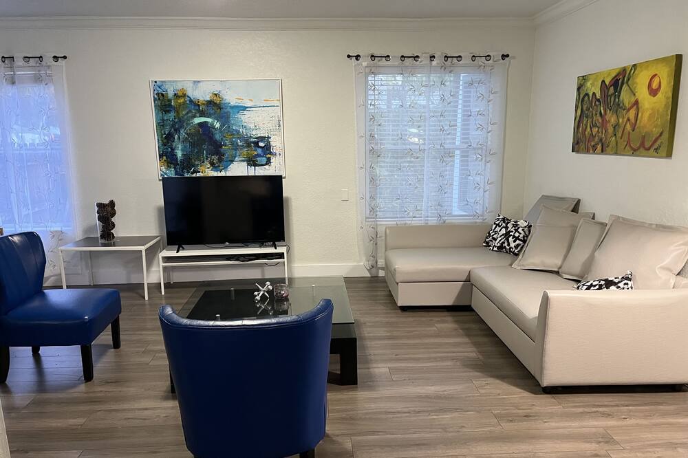 Photo of Livingroom in Highland Garden