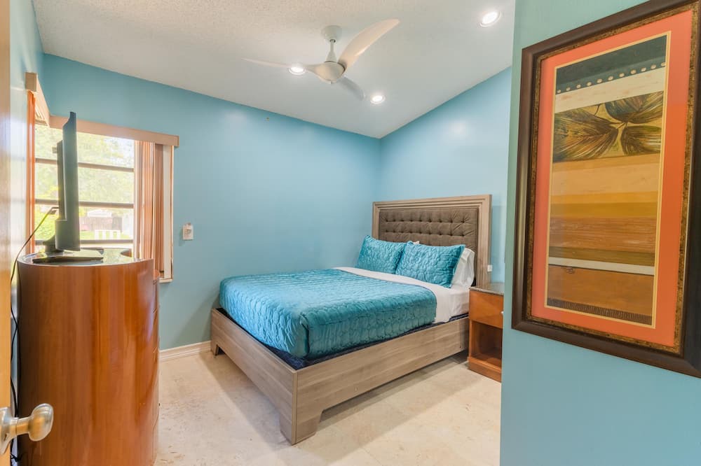 Photo of Bedroom in Lauderhill