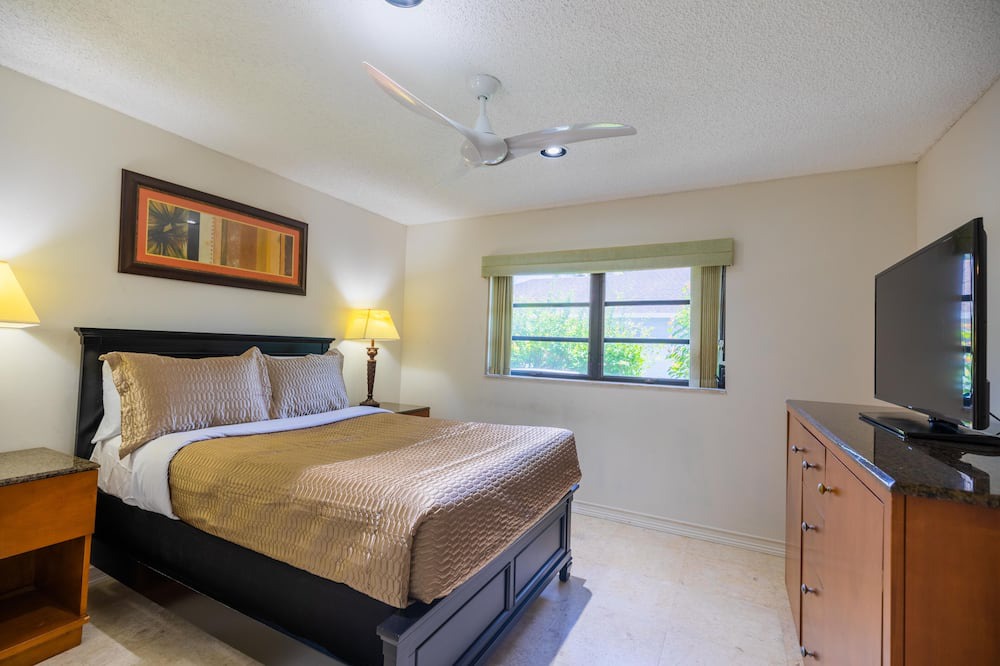 Photo of Bedroom in Lauderhill