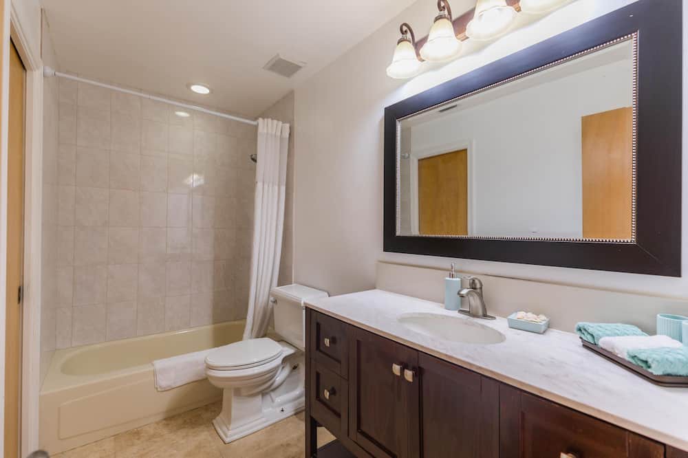 Photo of Bathroom in Lauderhill