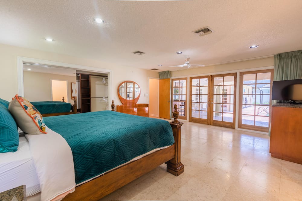 Photo of Bedroom in Lauderhill