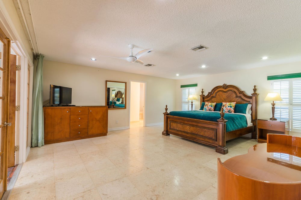 Photo of Bedroom in Lauderhill