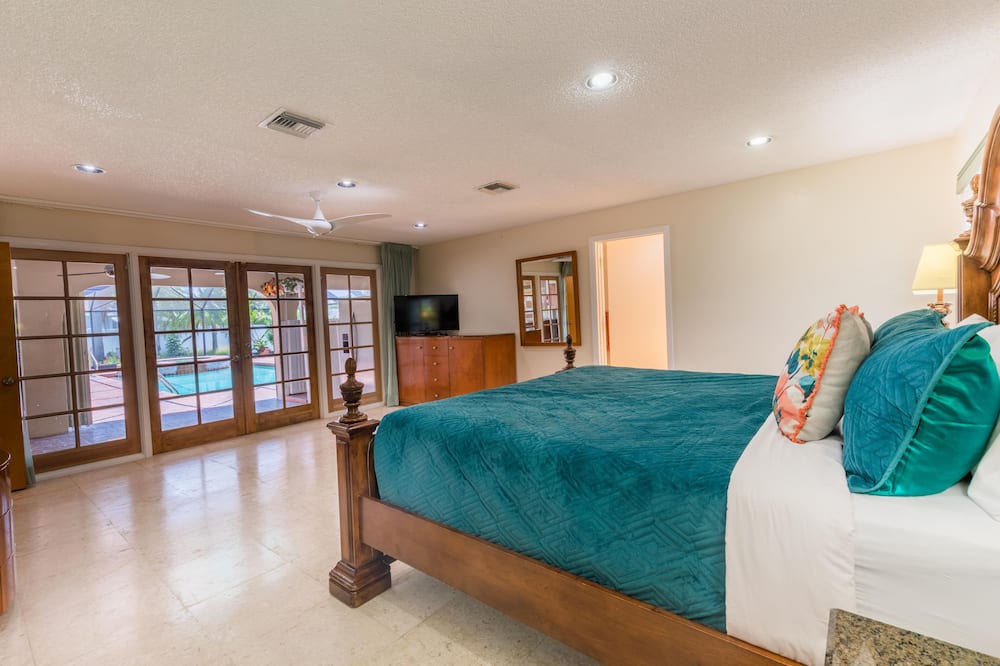 Photo of Bedroom in Lauderhill