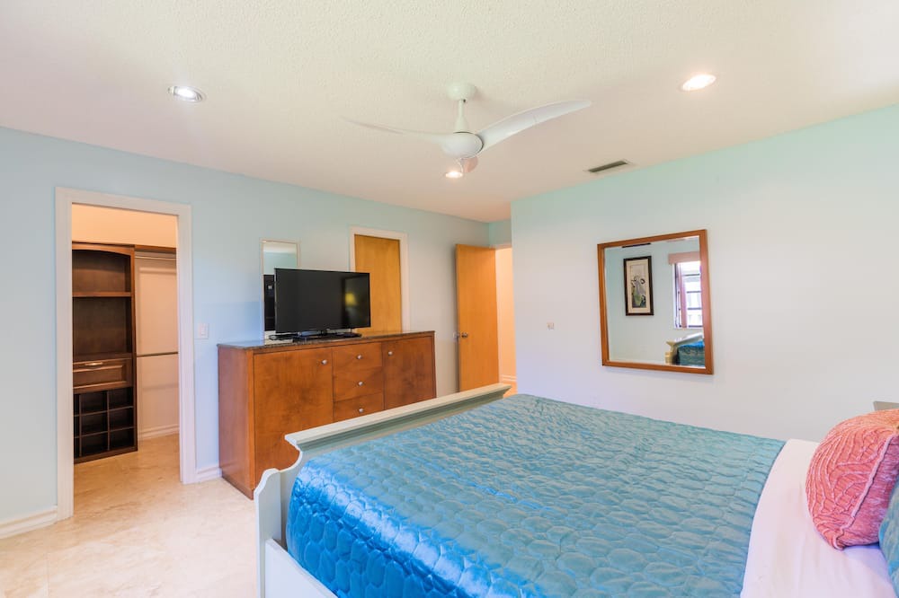Photo of Bedroom in Lauderhill