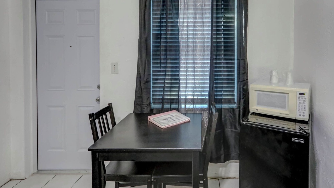 Photo of Bedroom in Hollywood Lakes
