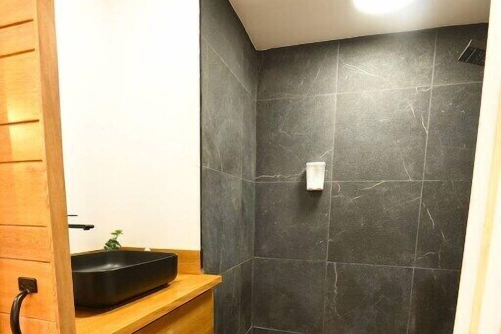 Photo of Bathroom in Coral Heights