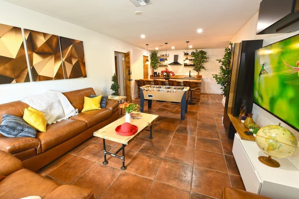 Photo of Livingroom in Coral Heights