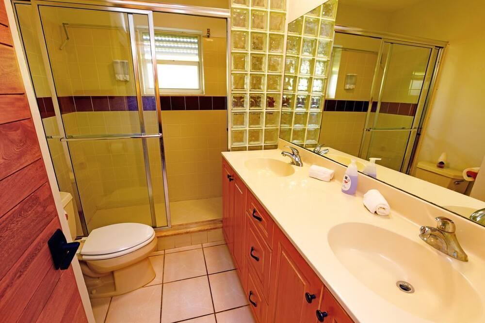 Photo of Bathroom in Coral Heights