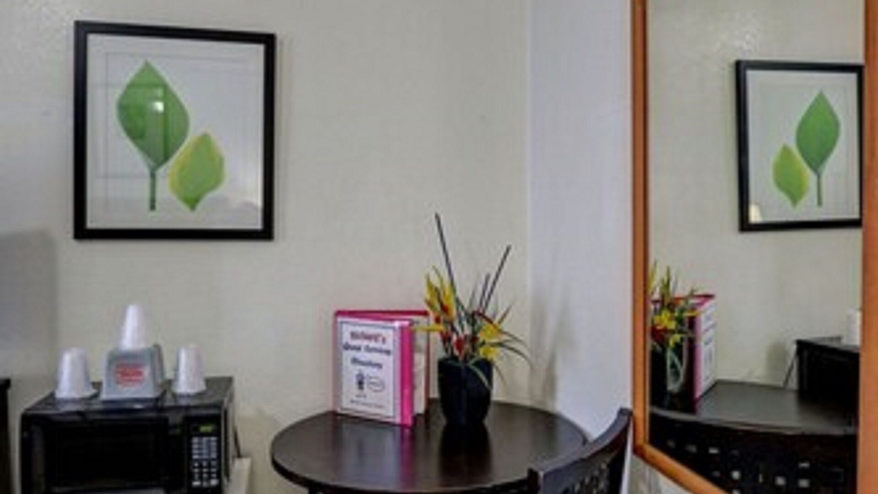 Photo of Bedroom in Hollywood Lakes