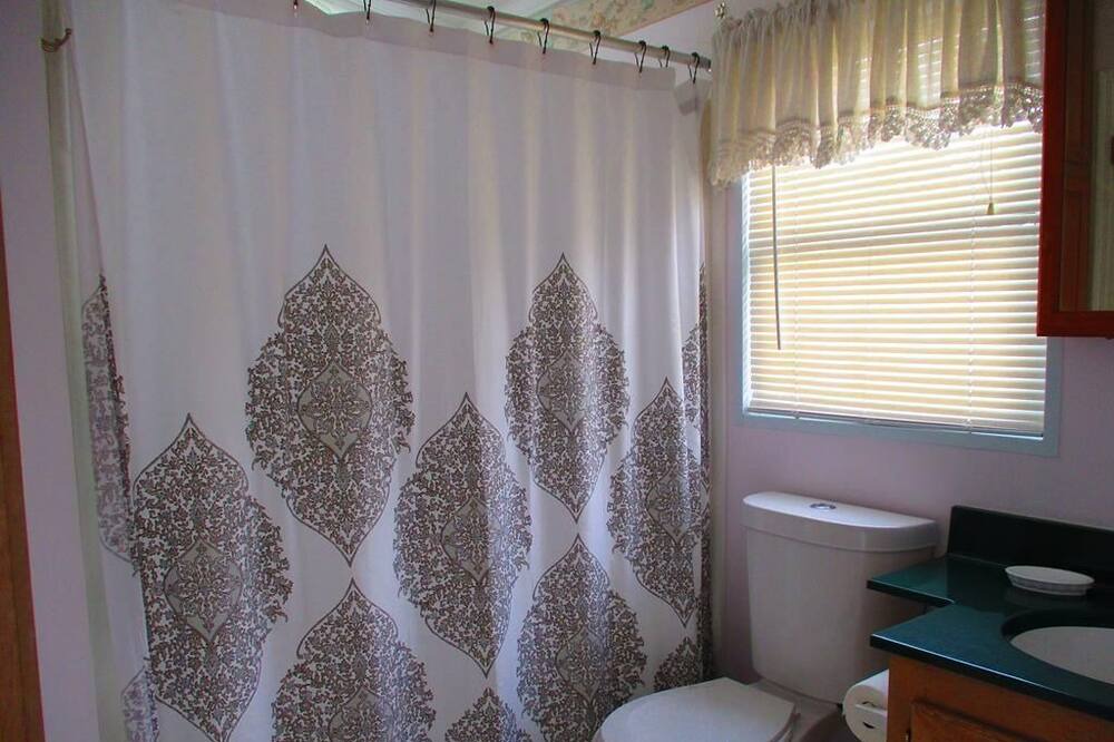 Photo of Bathroom in Assateague Pointe