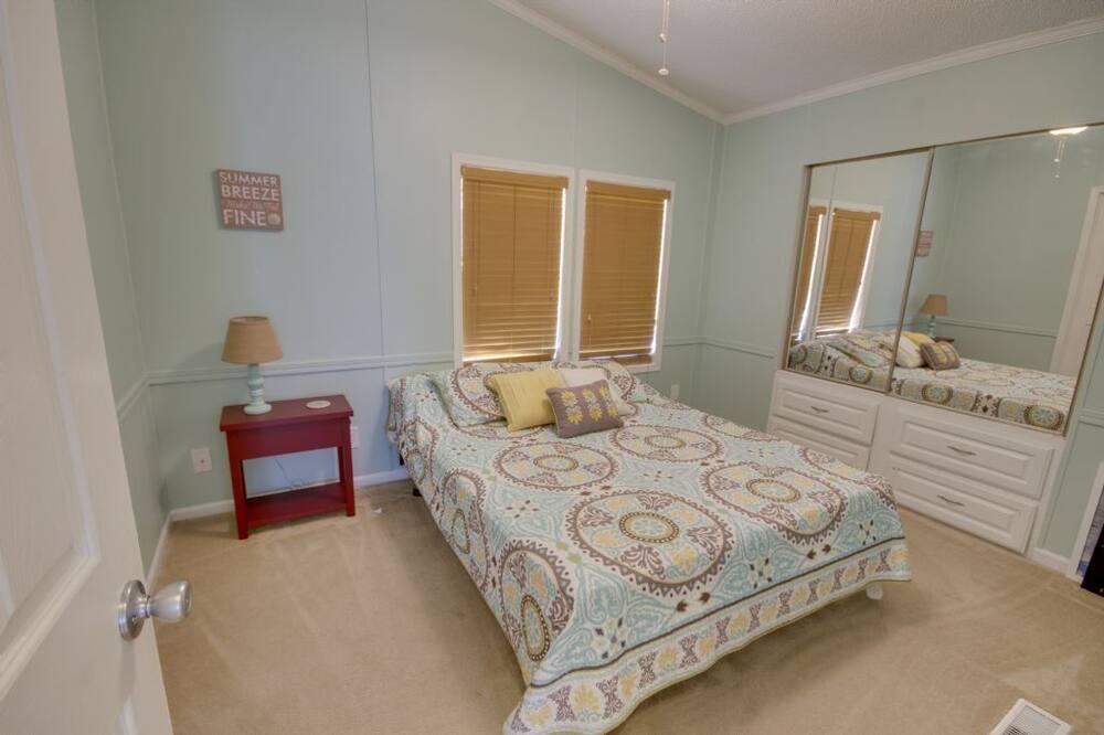 Photo of Bedroom in Assateague Pointe