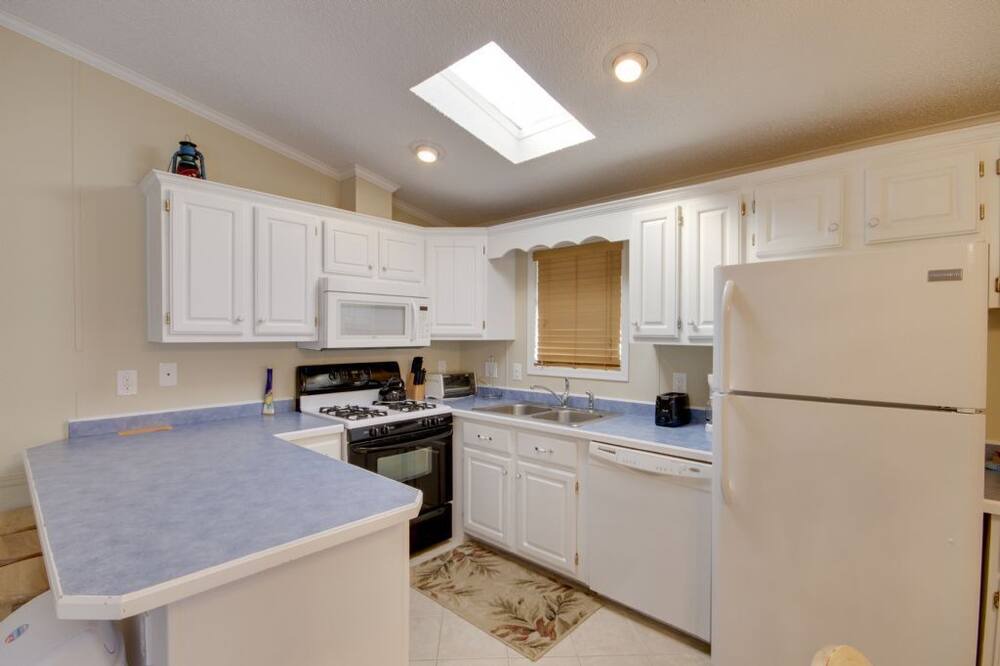 Photo of Kitchen in Assateague Pointe