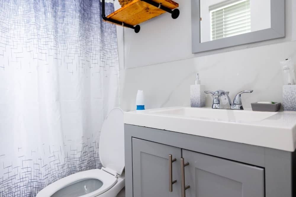 Photo of Bathroom in Little Haiti