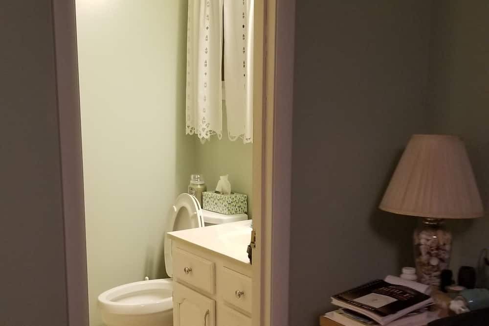 Photo of Bathroom in Point Lookout