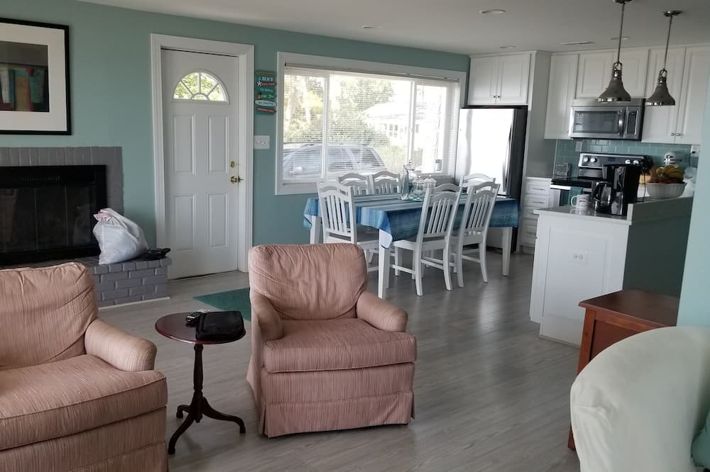 Photo of Livingroom in Point Lookout
