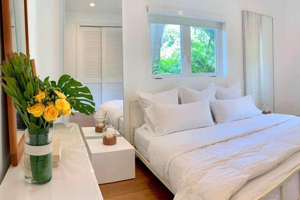 Photo of Bedroom in Biscayne Park