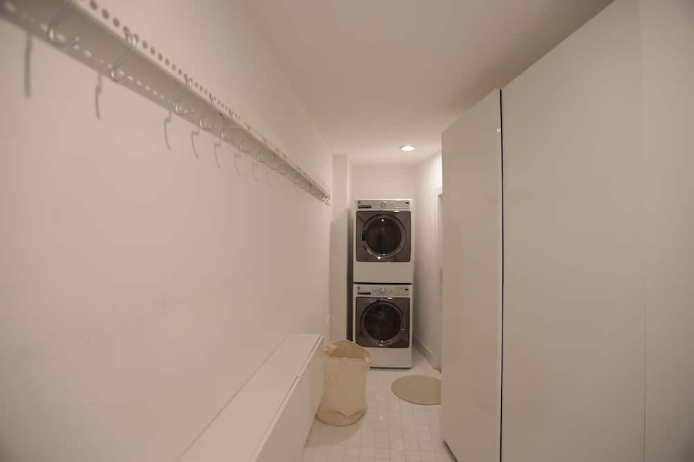 Photo of Bedroom in Biscayne Park