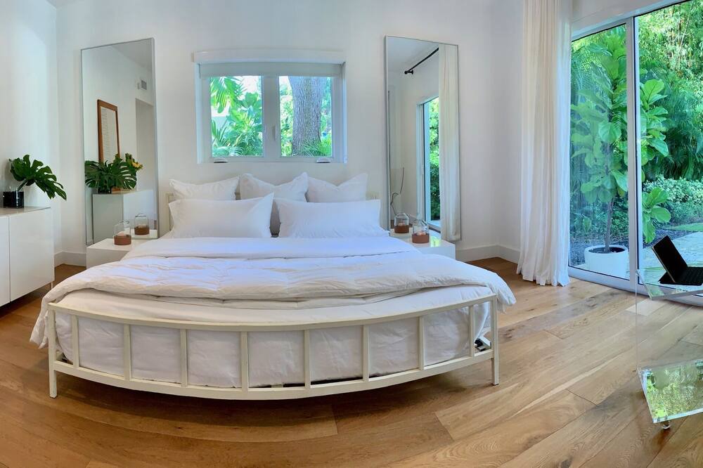 Photo of Bedroom in Biscayne Park