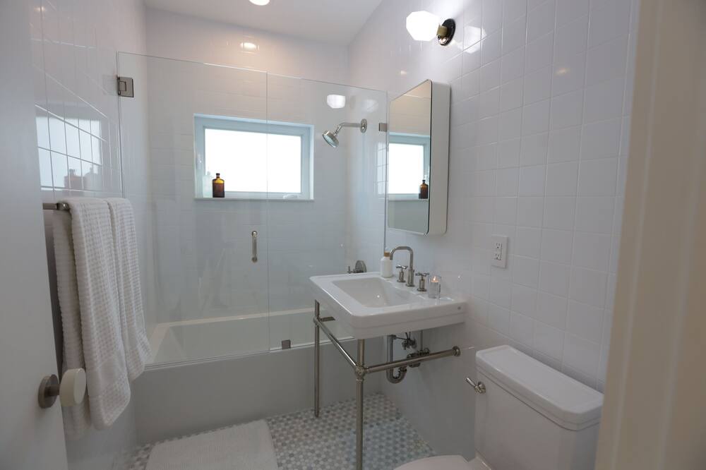 Photo of Bathroom in Biscayne Park