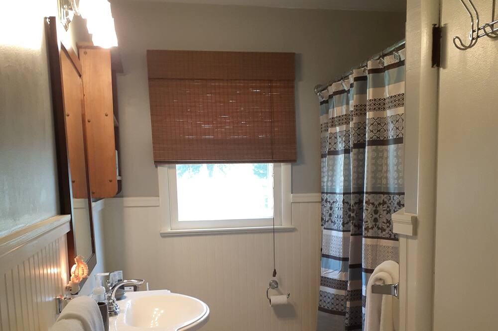 Photo of Bathroom in Rock Hall