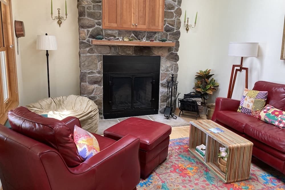 Photo of Livingroom in Earlville