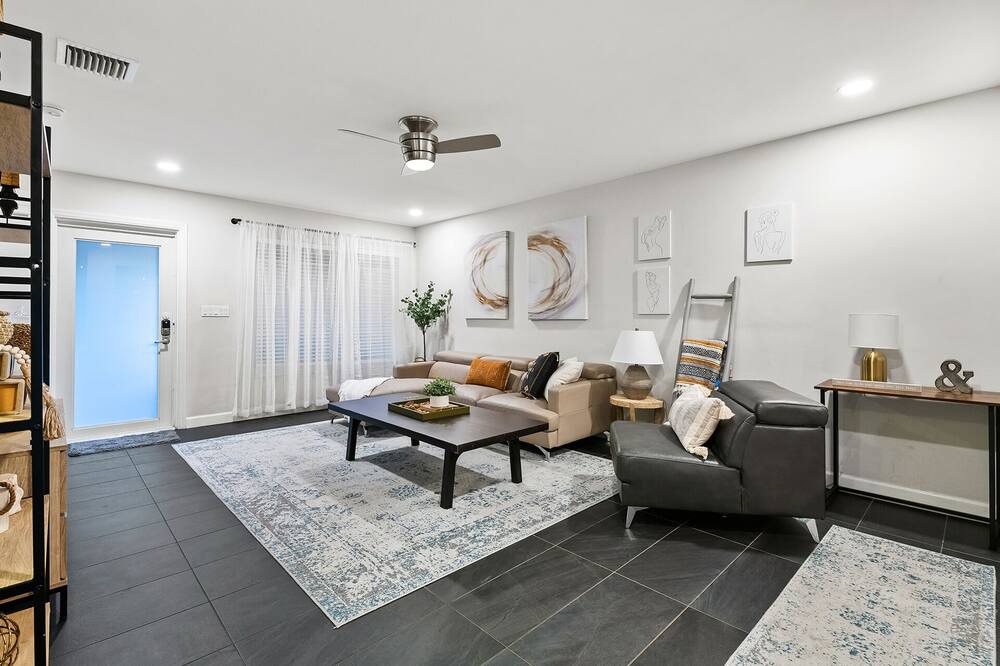 Photo of Livingroom in Coral Heights